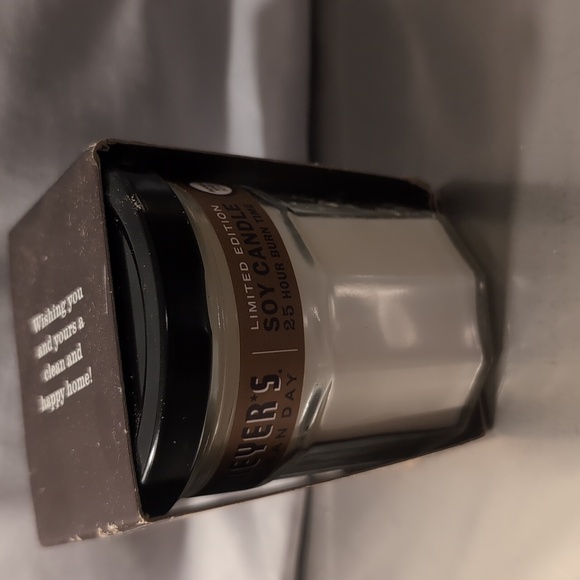Mrs. Meyers soy candle/ acorn spice - Picture 5 of 5